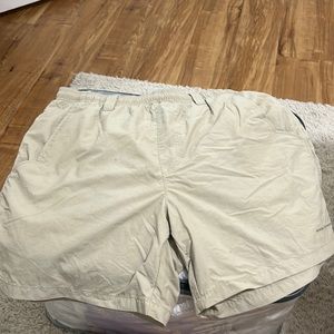 Tan men’s Columbia shorts